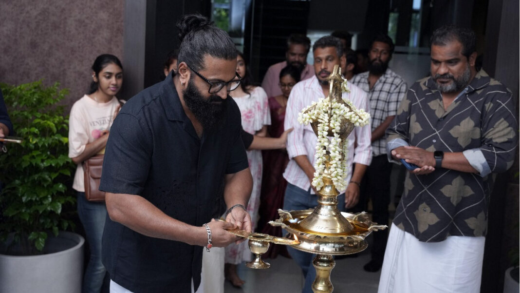 കളർപ്ലാനറ്റ് സ്റ്റുഡിയോസ് വാർഷികാഘോഷ ചടങ്ങിൽ മുഖ്യാതിഥിയായി ഋഷഭ് ഷെട്ടി